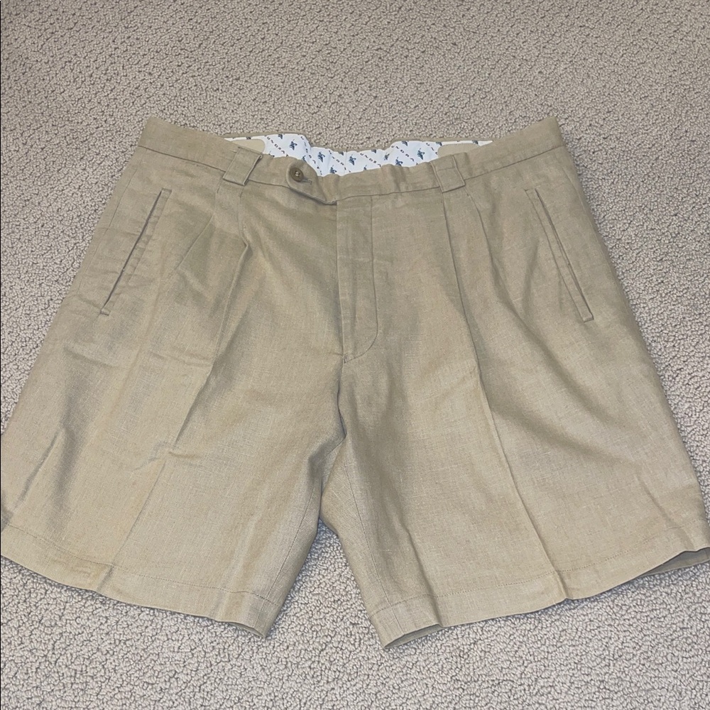 Tundra Men's Tan Pleated Front Shorts